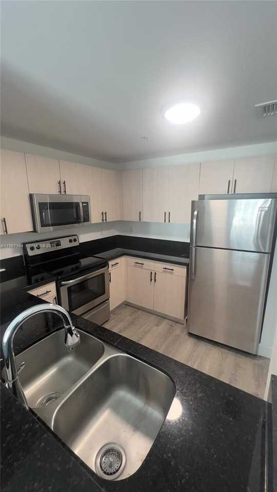 50 Menores Ave #512 - Photo 3 of 11