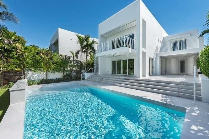 1325 Bay Dr - Photo 4 of 44