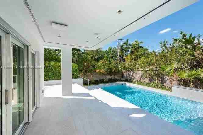 1325 Bay Dr - Photo 6 of 44