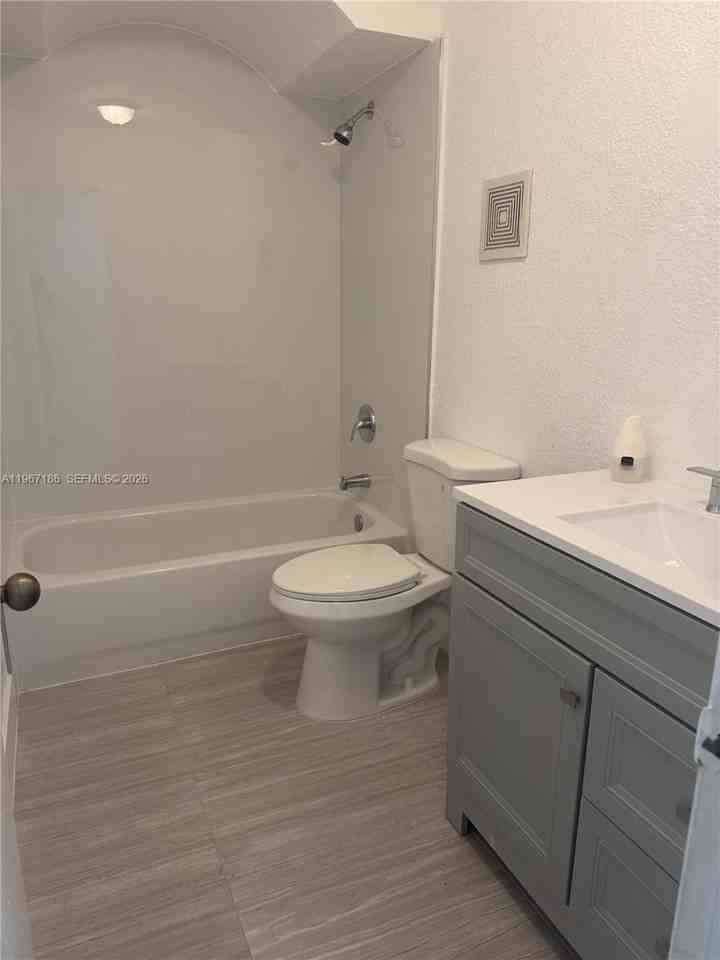 17255 Sw 95th Ave #211 - Photo 4 of 6