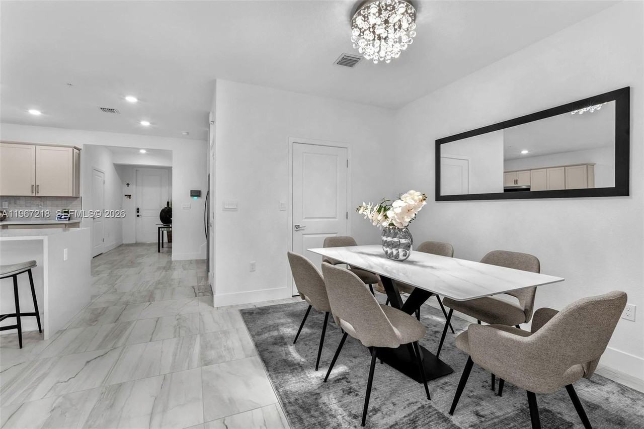 142 Sw 170th Ave - Photo 7 of 31