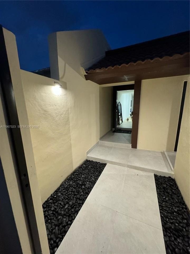 19217 Nw 64th Ct #0 - Photo 3 of 36