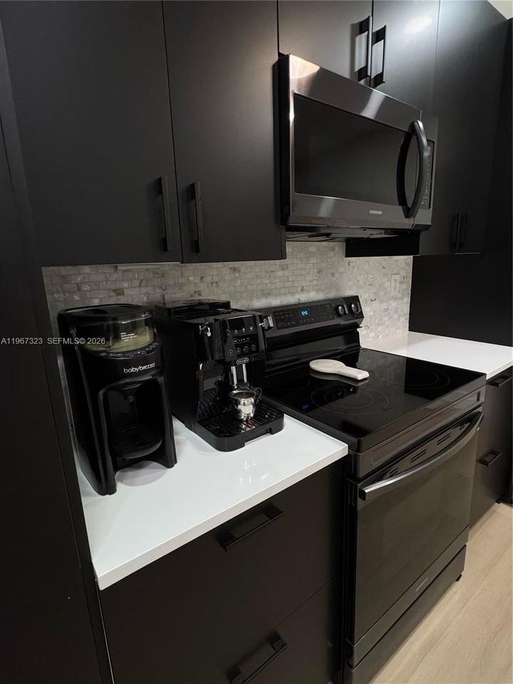 19217 Nw 64th Ct #0 - Photo 7 of 36