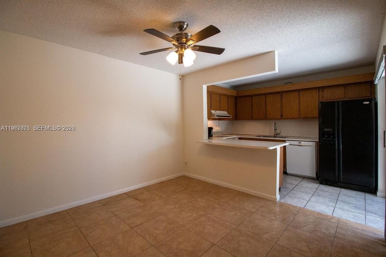 351 Lake Arbor Dr - Photo 3 of 15