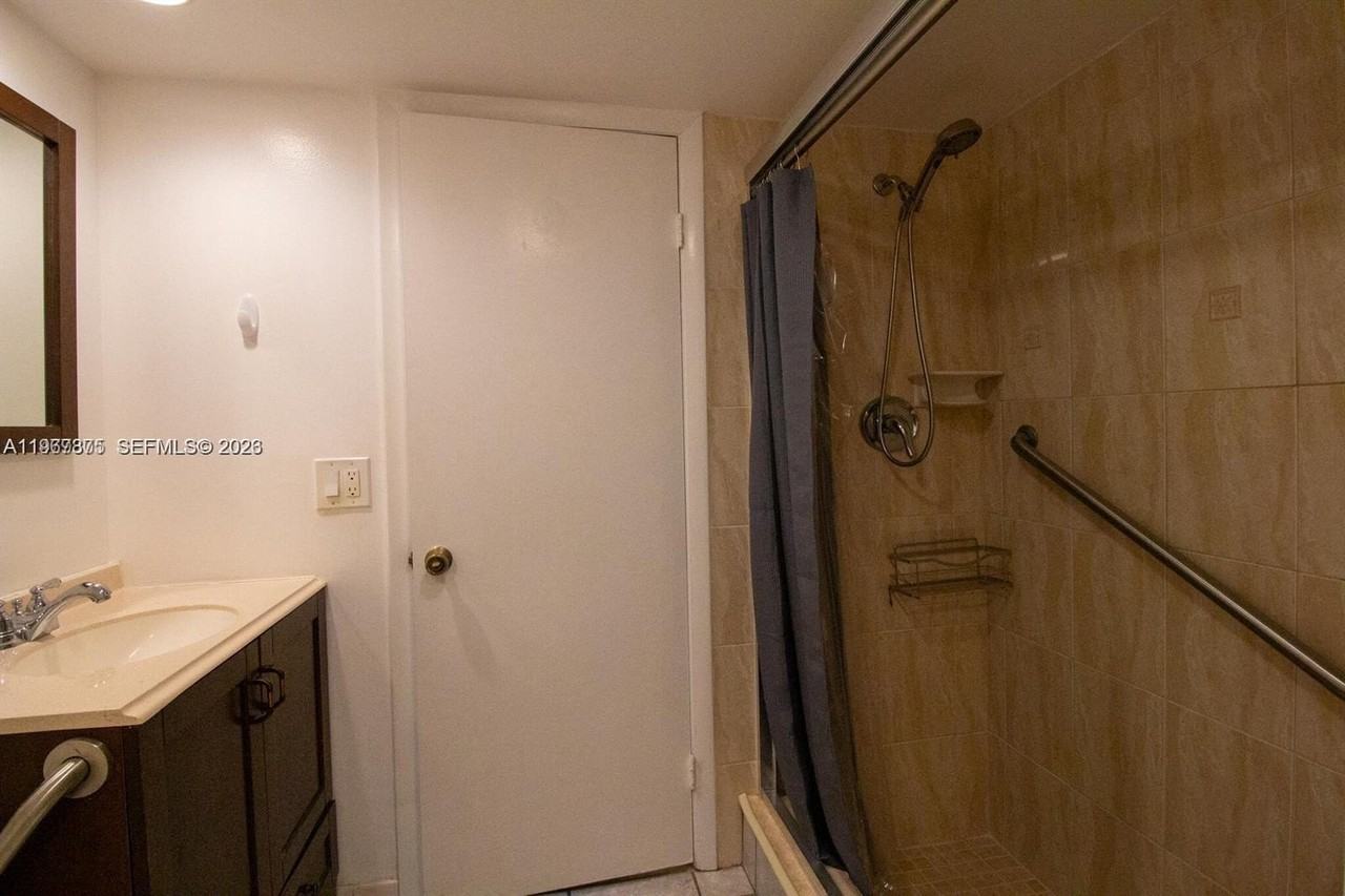 351 Lake Arbor Dr - Photo 4 of 15