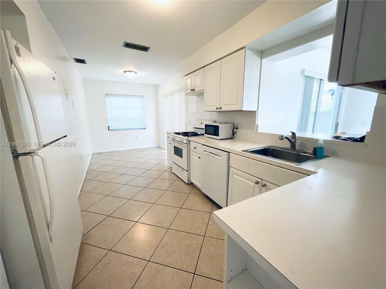 4343 Nw 113th Ter - Photo 5 of 14