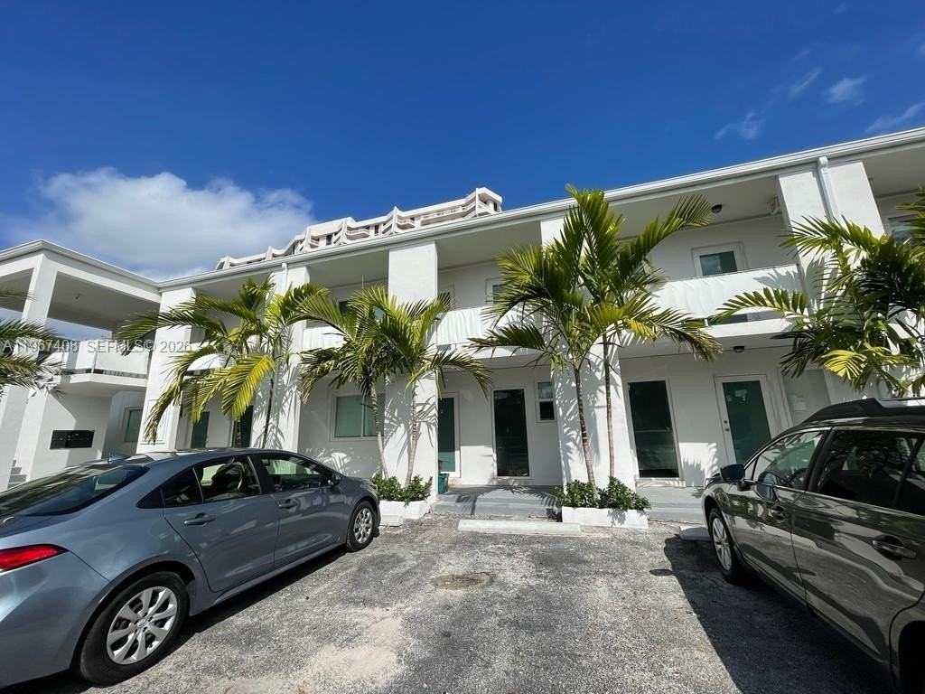 1385 Ne 105th St #1 - Photo 2 of 12