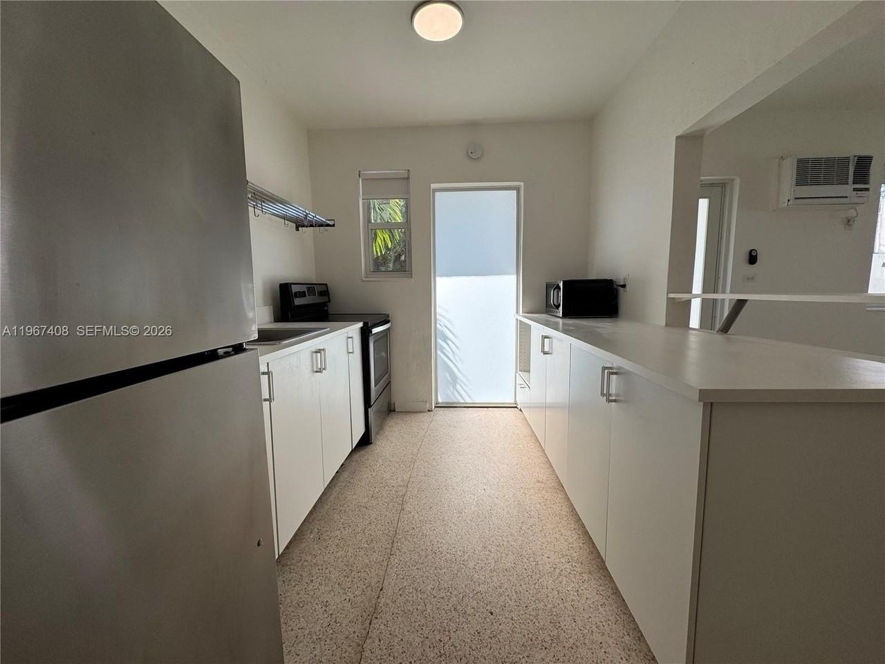 1385 Ne 105th St #1 - Photo 5 of 12