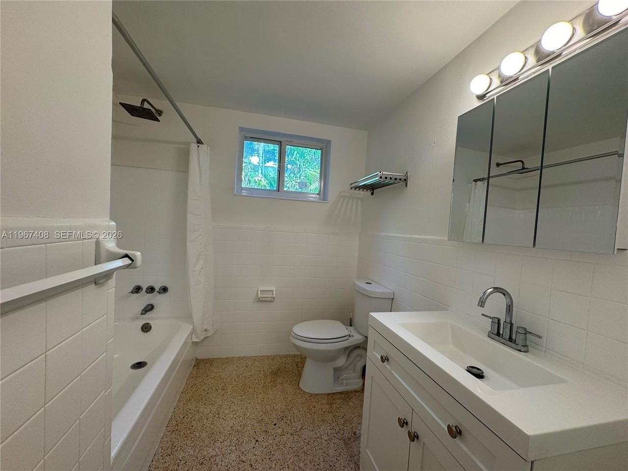 1385 Ne 105th St #1 - Photo 7 of 12