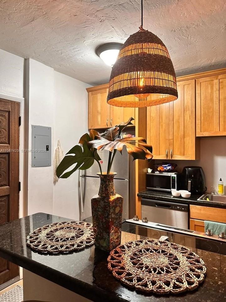 211 Phoenetia Ave #25 - Photo 2 of 2