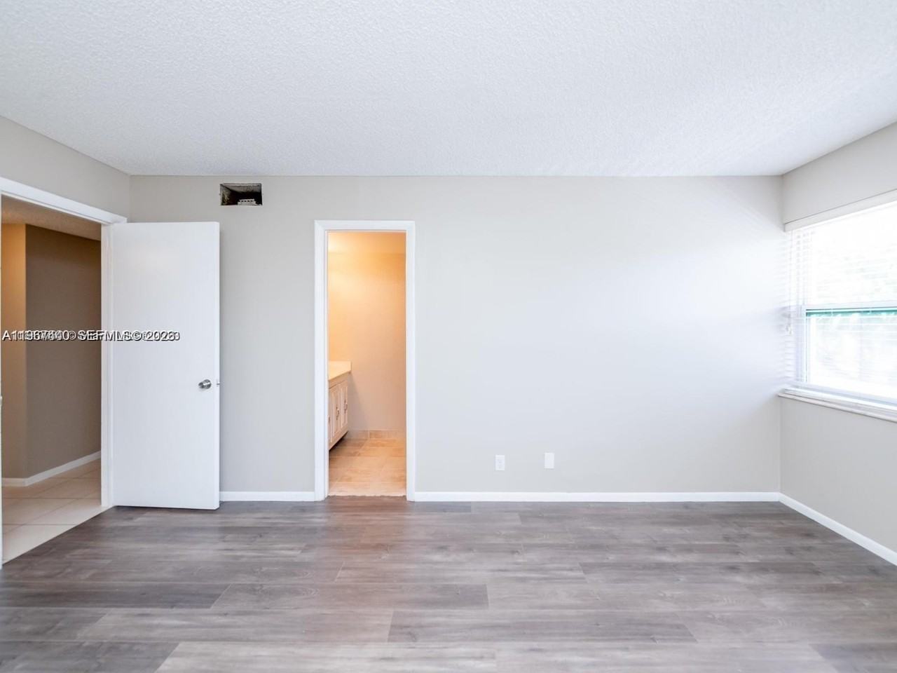 2304 Ne 7th St #27 - Photo 3 of 8