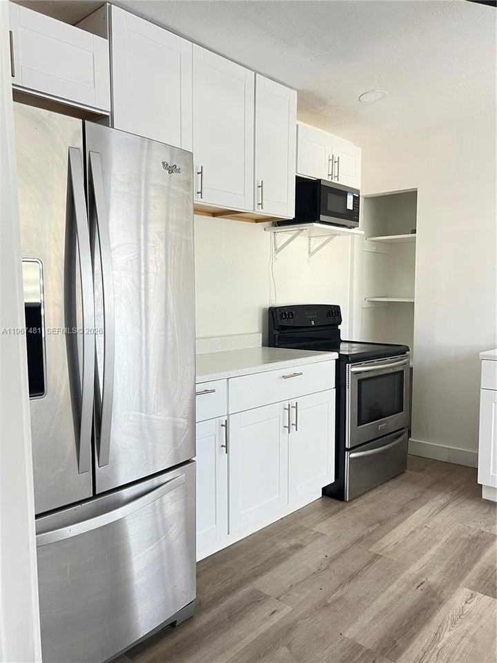 1711 Thomas St #1-3 - Photo 2 of 13