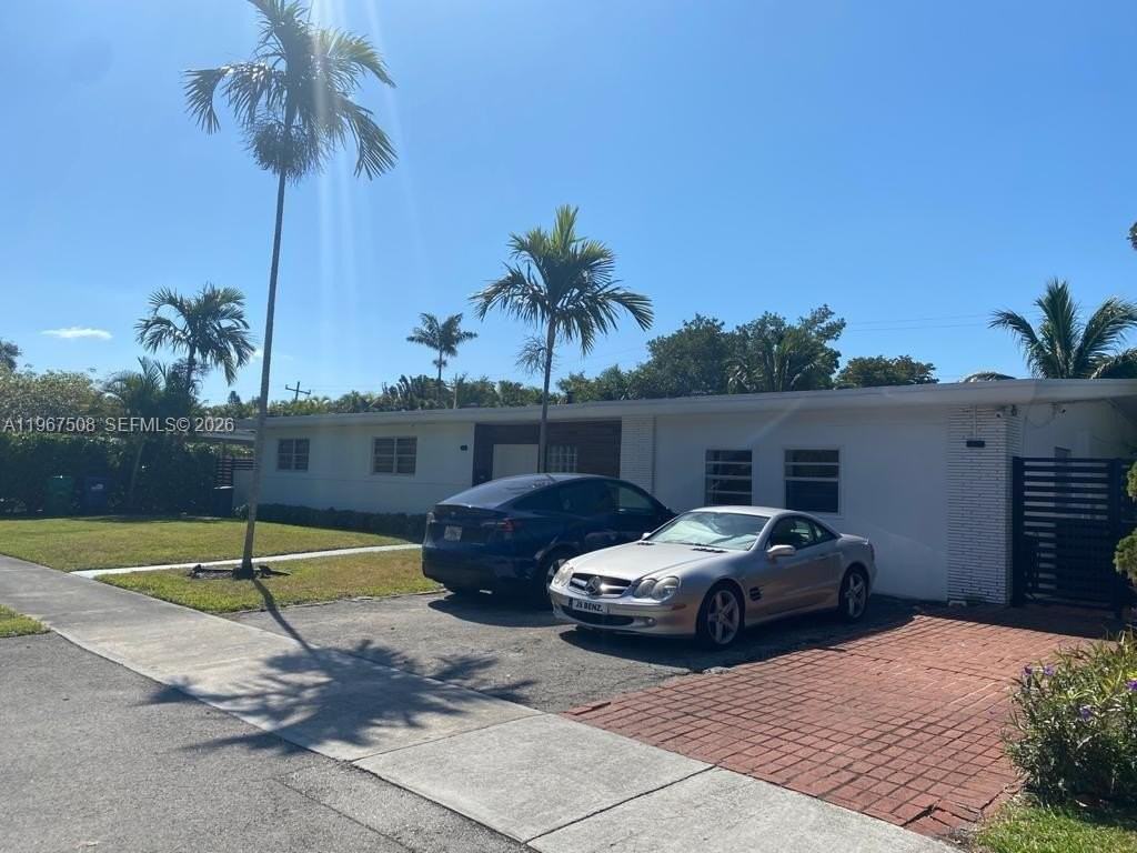 2040 Ne 197th Ter - Photo 3 of 29