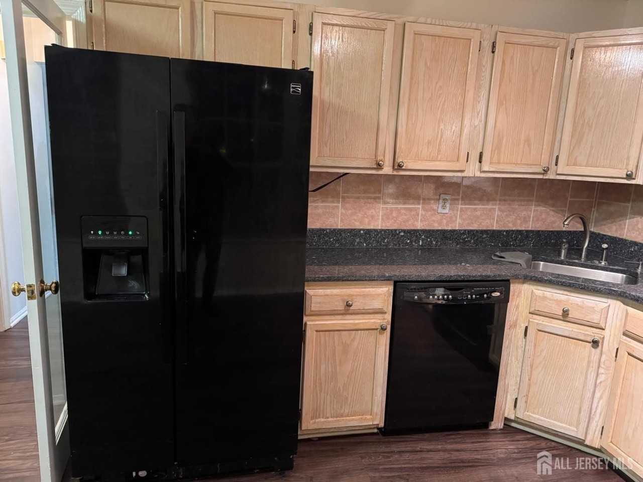 421 Plymouth Rd - Photo 3 of 14