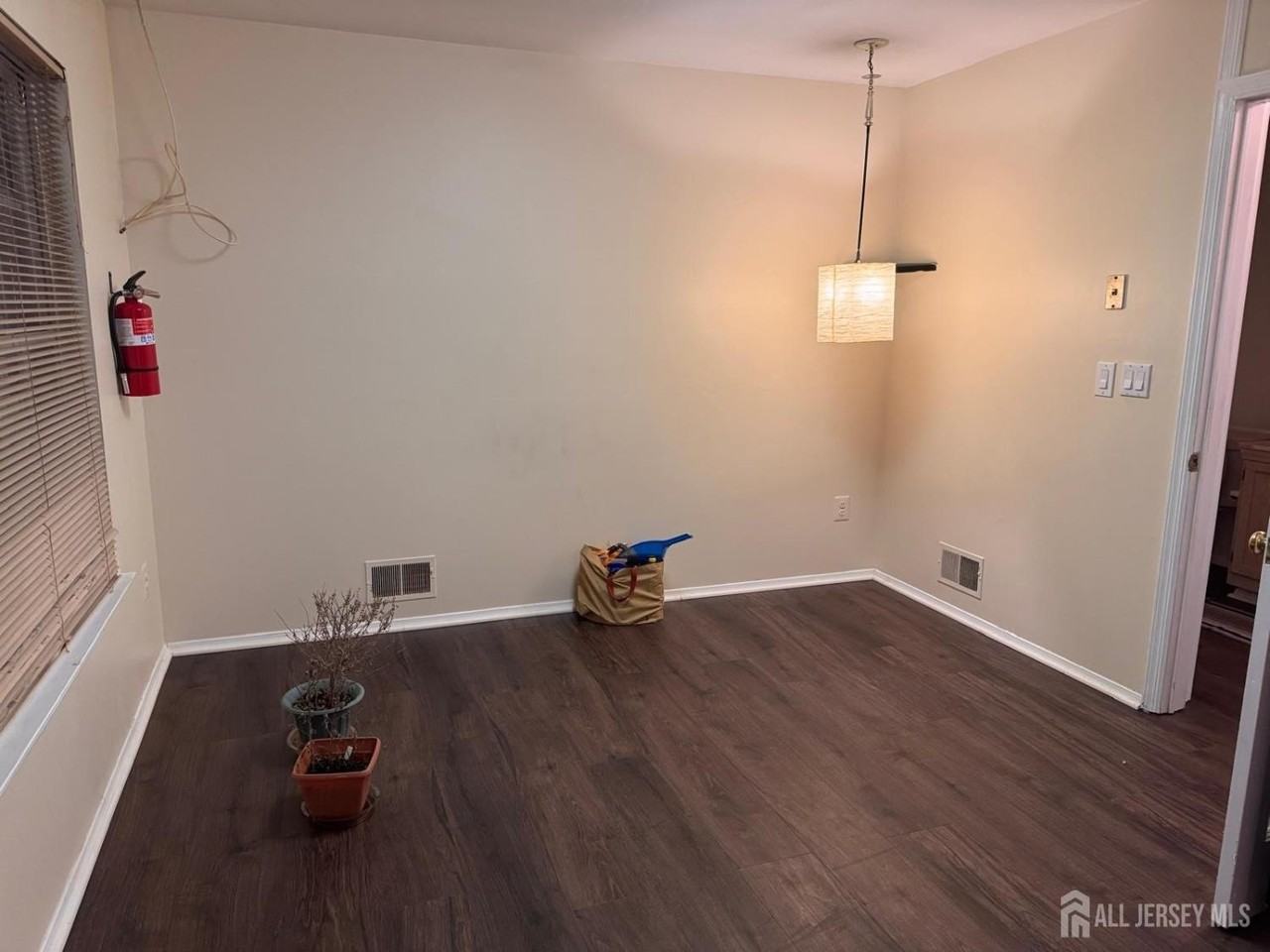 421 Plymouth Rd - Photo 4 of 14