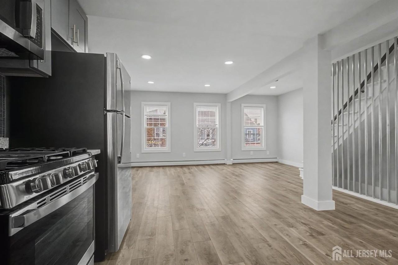 61 N Main St - Photo 3 of 22