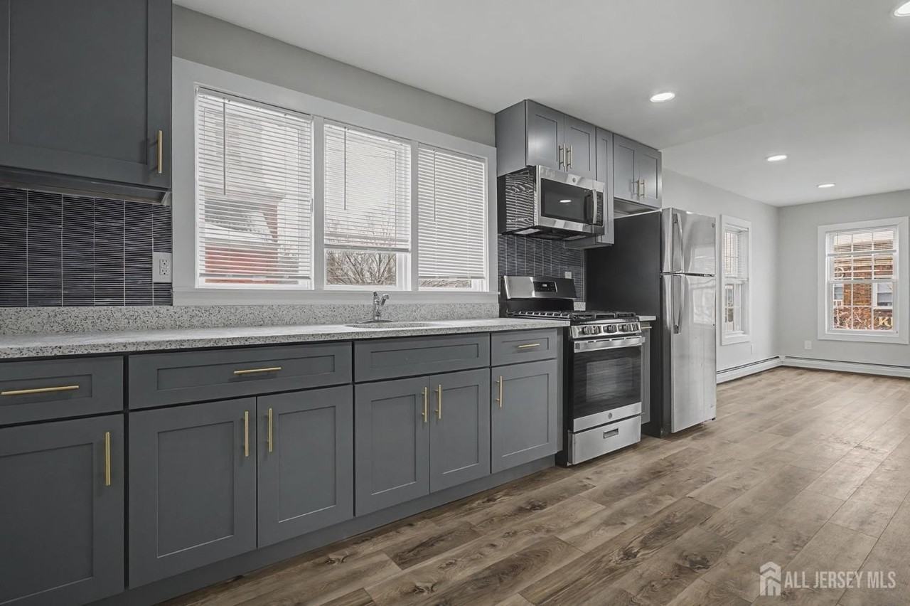 61 N Main St - Photo 5 of 22