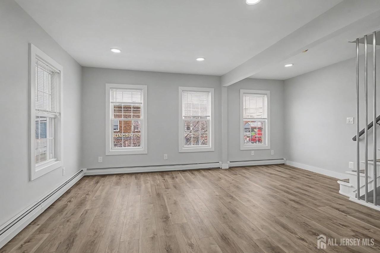 61 N Main St - Photo 6 of 22