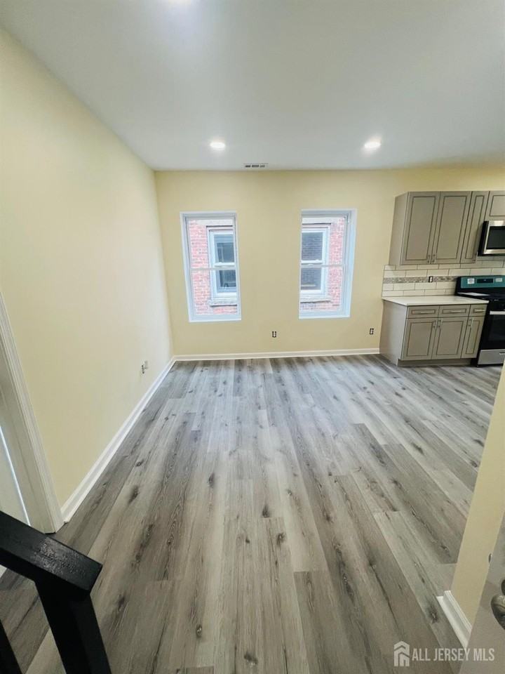 362 Lawrie St #2 - Photo 3 of 15