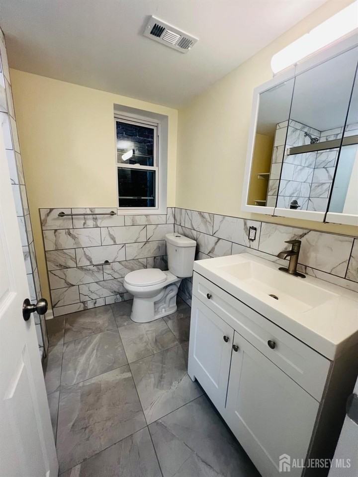 362 Lawrie St #2 - Photo 4 of 15