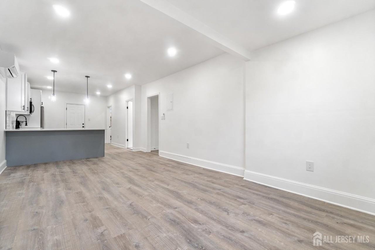 427 Benner St #2 - Photo 7 of 19