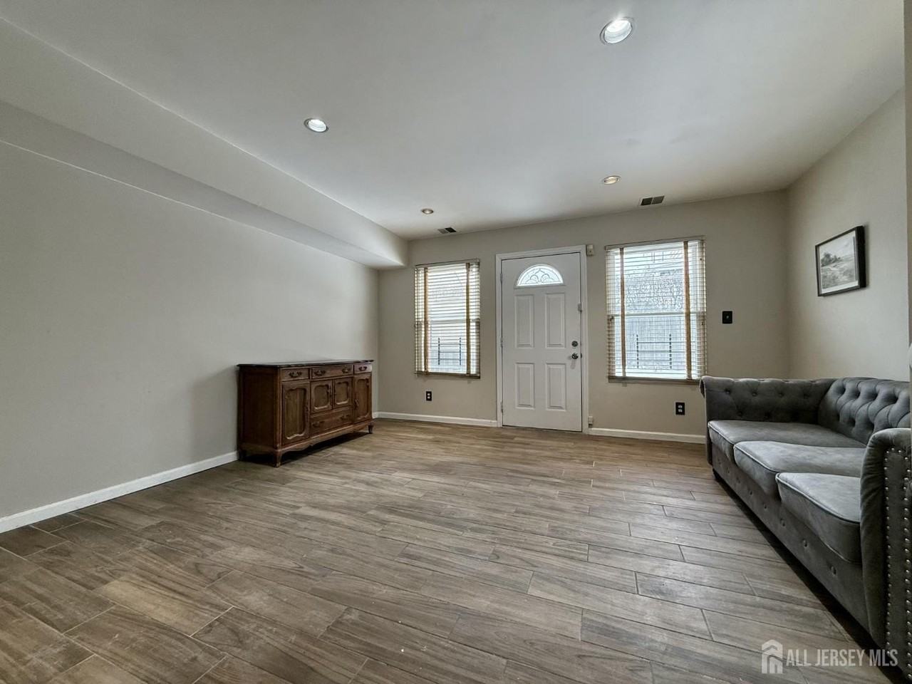 17 Florida Grove Rd - Photo 3 of 13