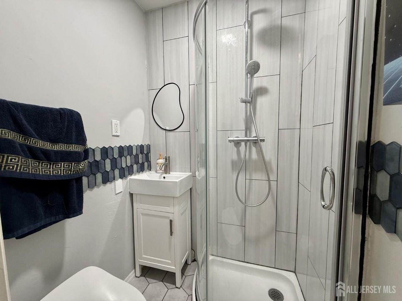 17 Florida Grove Rd - Photo 7 of 13