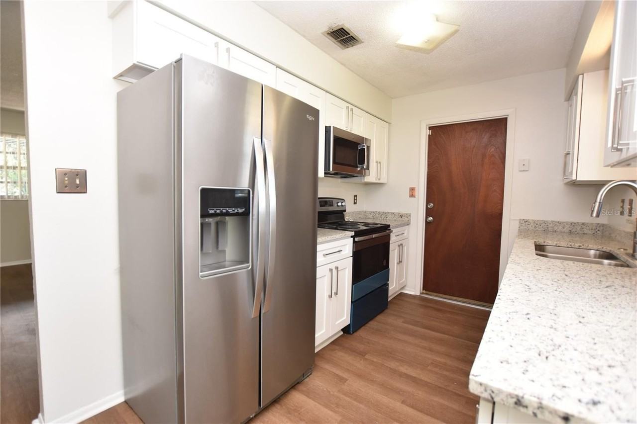 1015 E Tee Cir - Photo 2 of 25