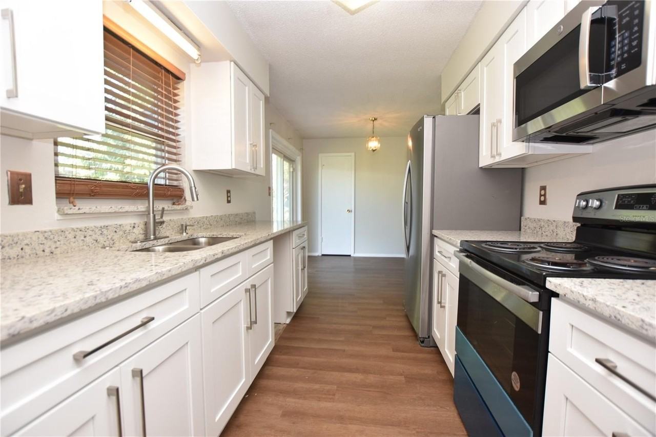 1015 E Tee Cir - Photo 4 of 25