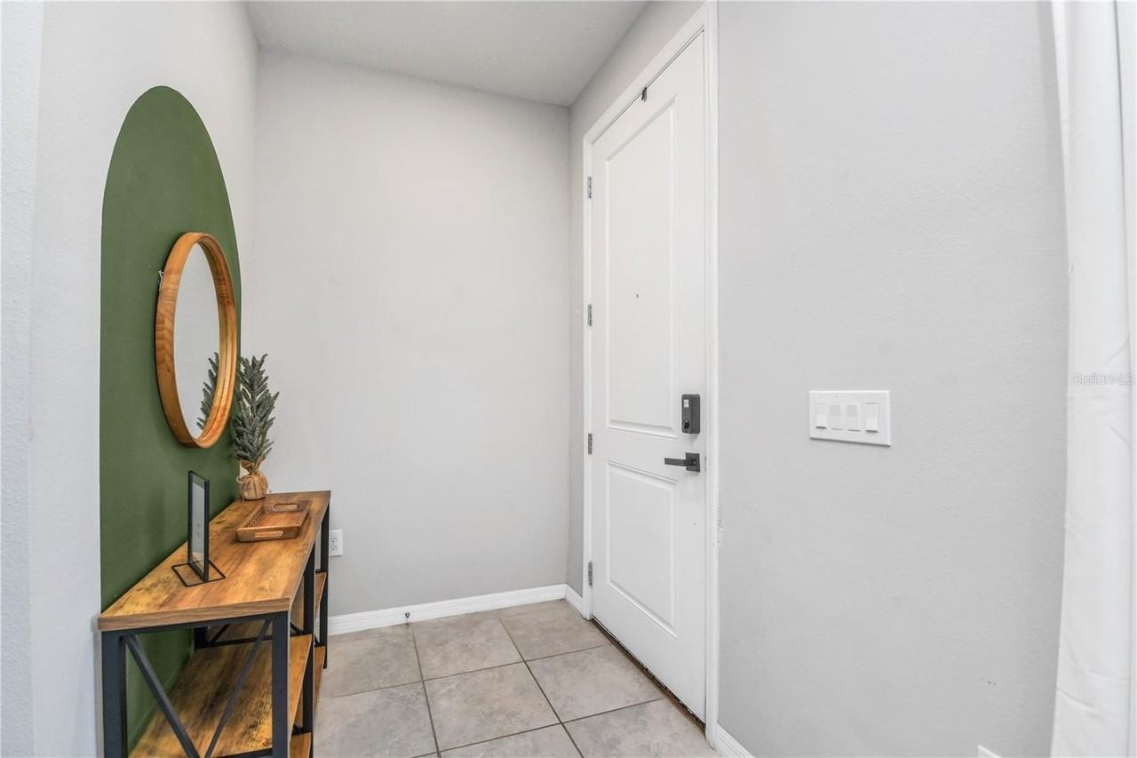 5075 Caspian St - Photo 4 of 33