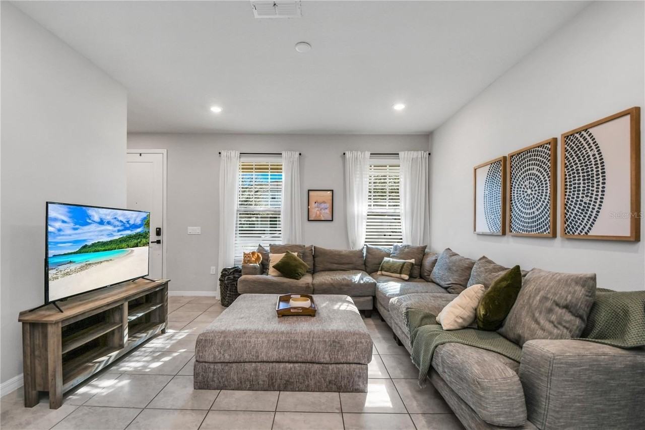 5075 Caspian St - Photo 5 of 33