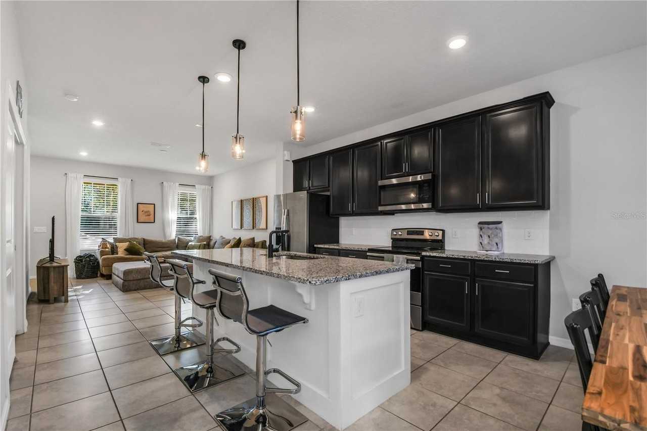 5075 Caspian St - Photo 7 of 33