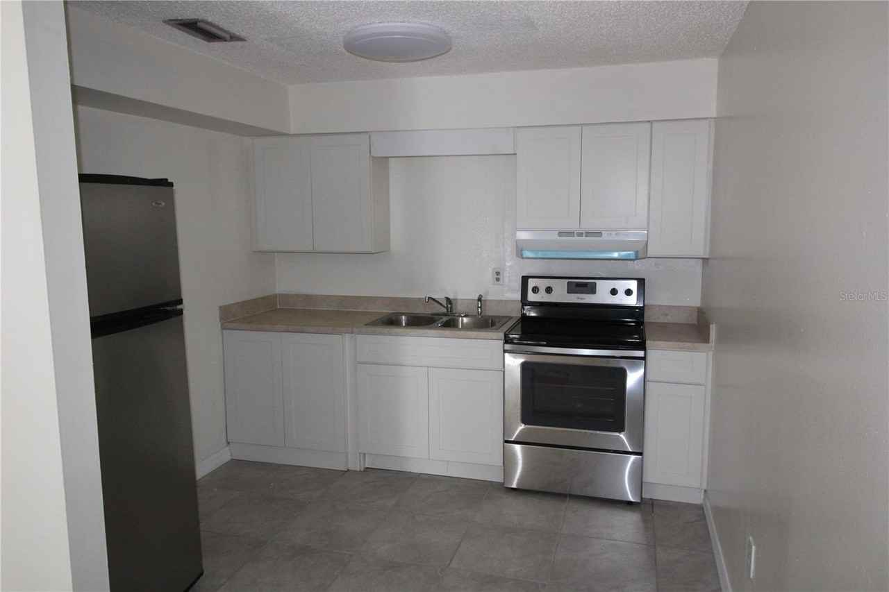 920 Columbia Ave - Photo 2 of 6