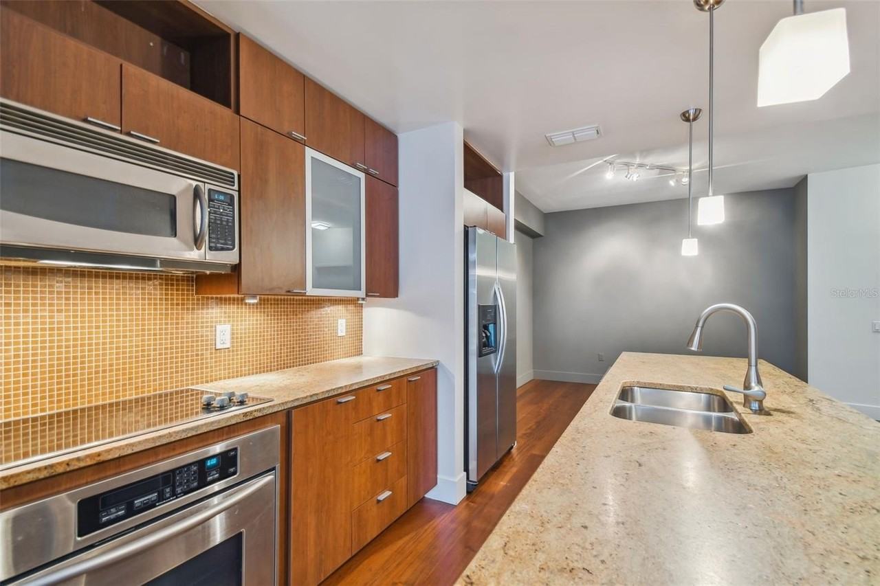 111 N 12th St #1717 - Photo 4 of 50