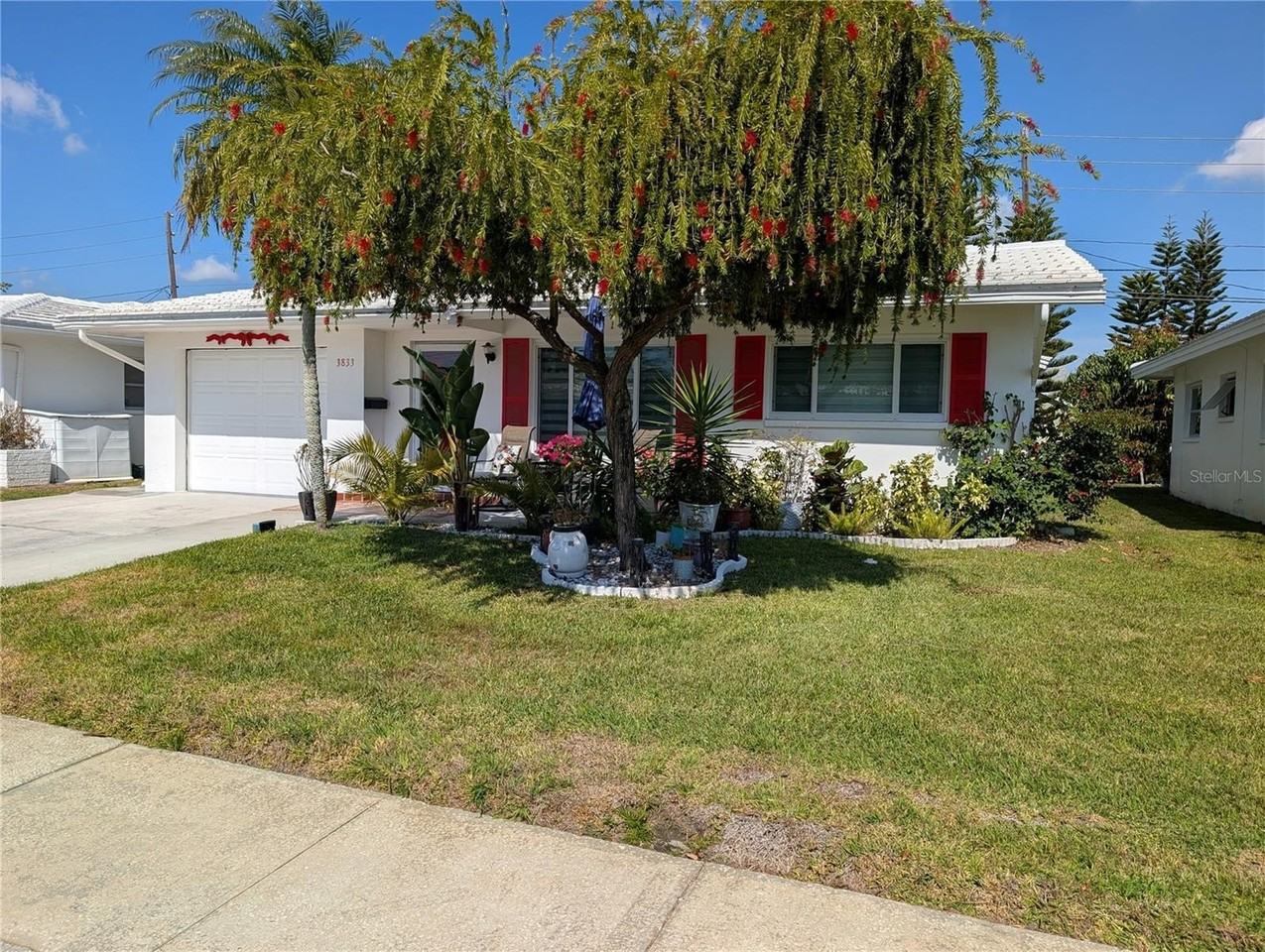 3833 101st Ter N - Photo 2 of 37