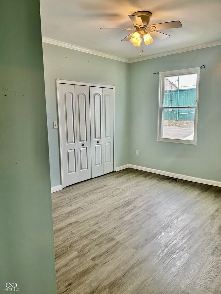 153 N Vaught St - Photo 6 of 11