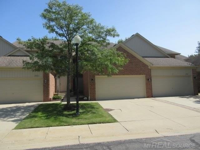 55302 Boardwalk Dr - Photo 2 of 29