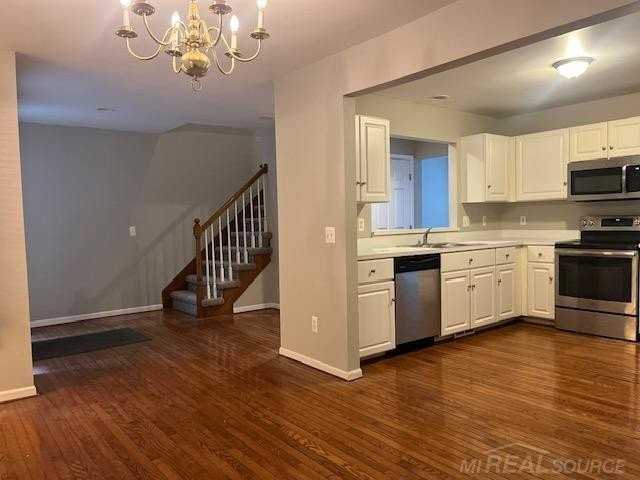 55302 Boardwalk Dr - Photo 6 of 29