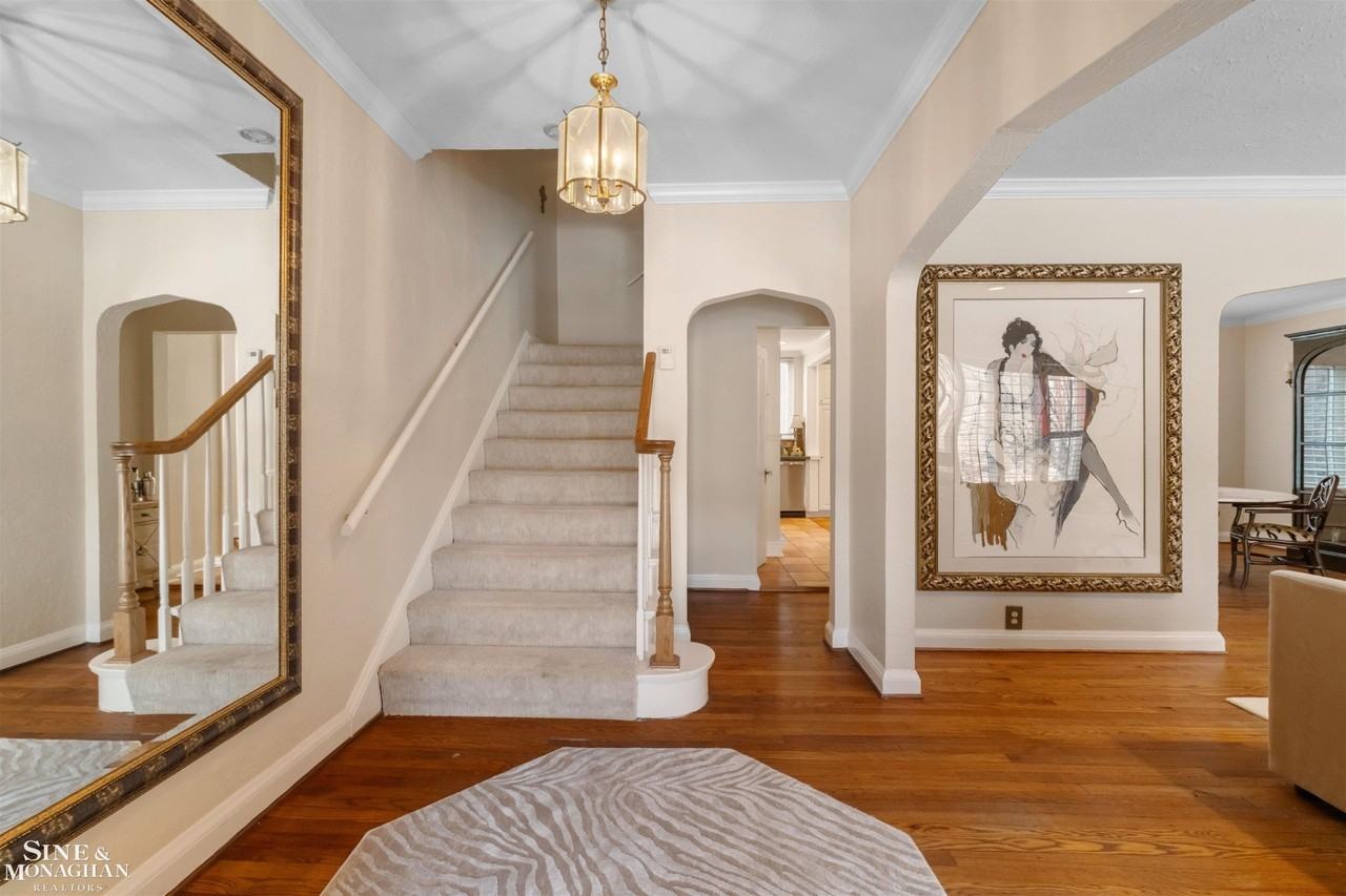 476 Saint Clair Ave - Photo 6 of 50