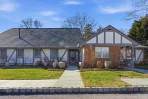 featured image of 10 Leland Ln Unit 19 #19