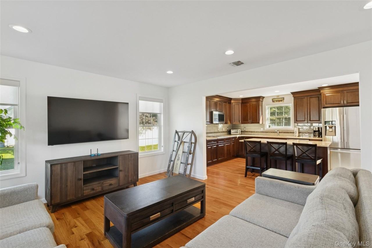 16 Mastro Ct - Photo 7 of 34