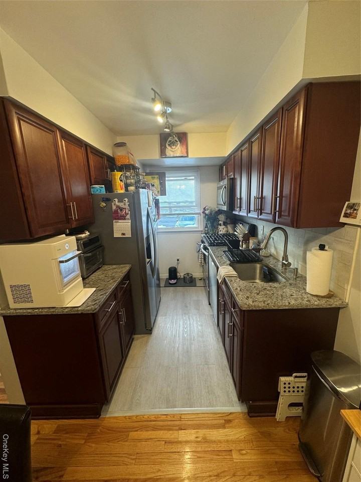 20 Main St Apt 7 #7 - Photo 4 of 13