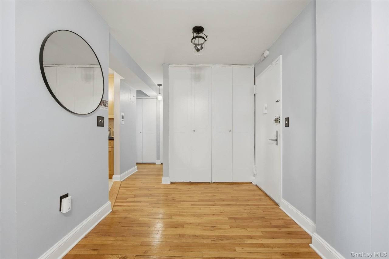 21 Fairview Ave Apt 426 #426 - Photo 3 of 25