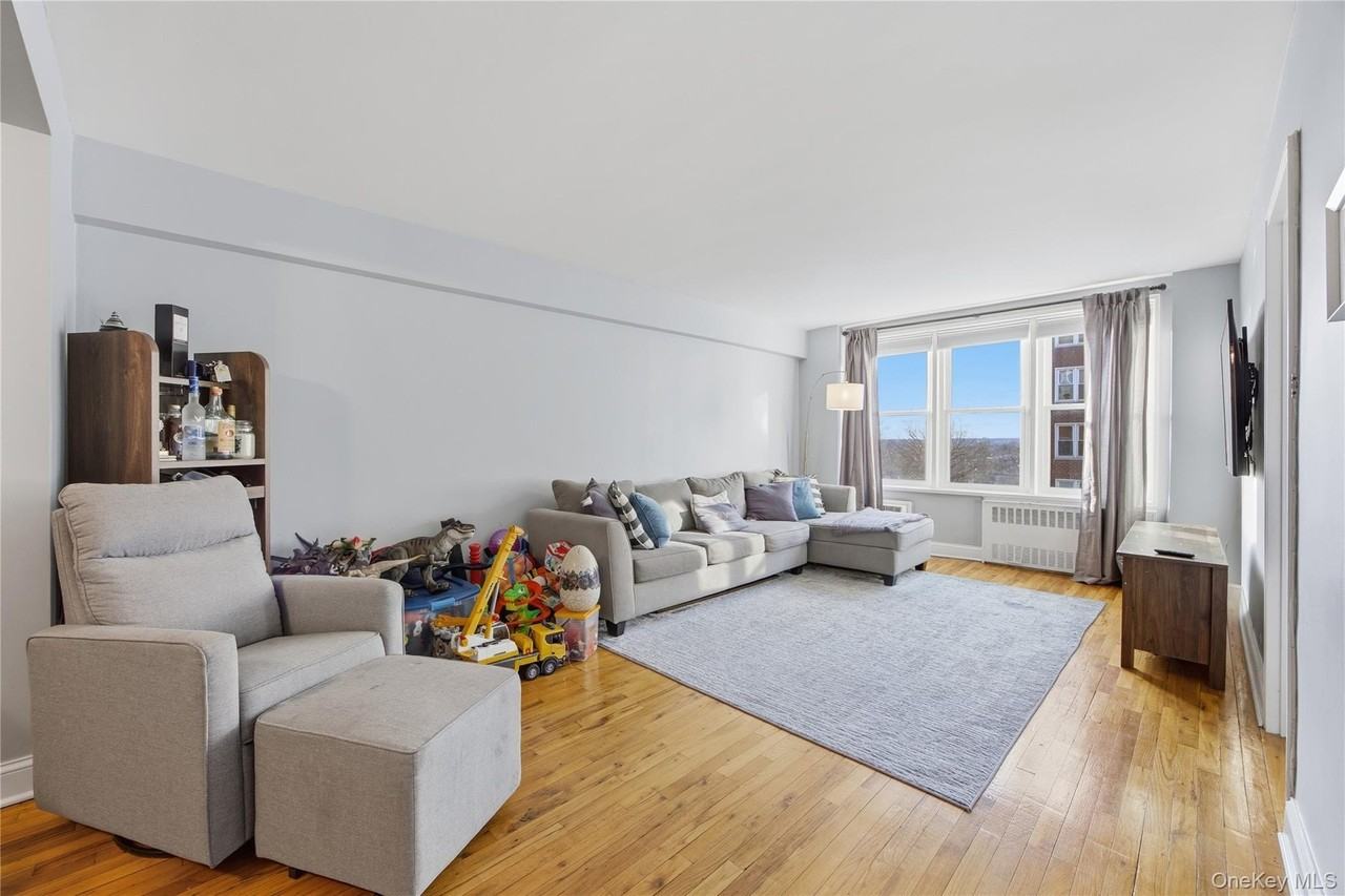 21 Fairview Ave Apt 426 #426 - Photo 4 of 25