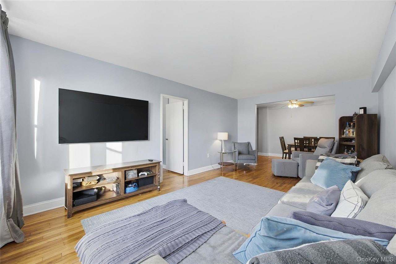 21 Fairview Ave Apt 426 #426 - Photo 6 of 25