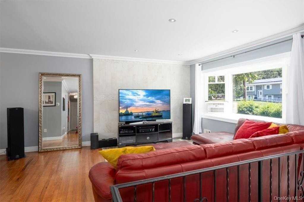 1 N Amundsen Ln - Photo 5 of 31