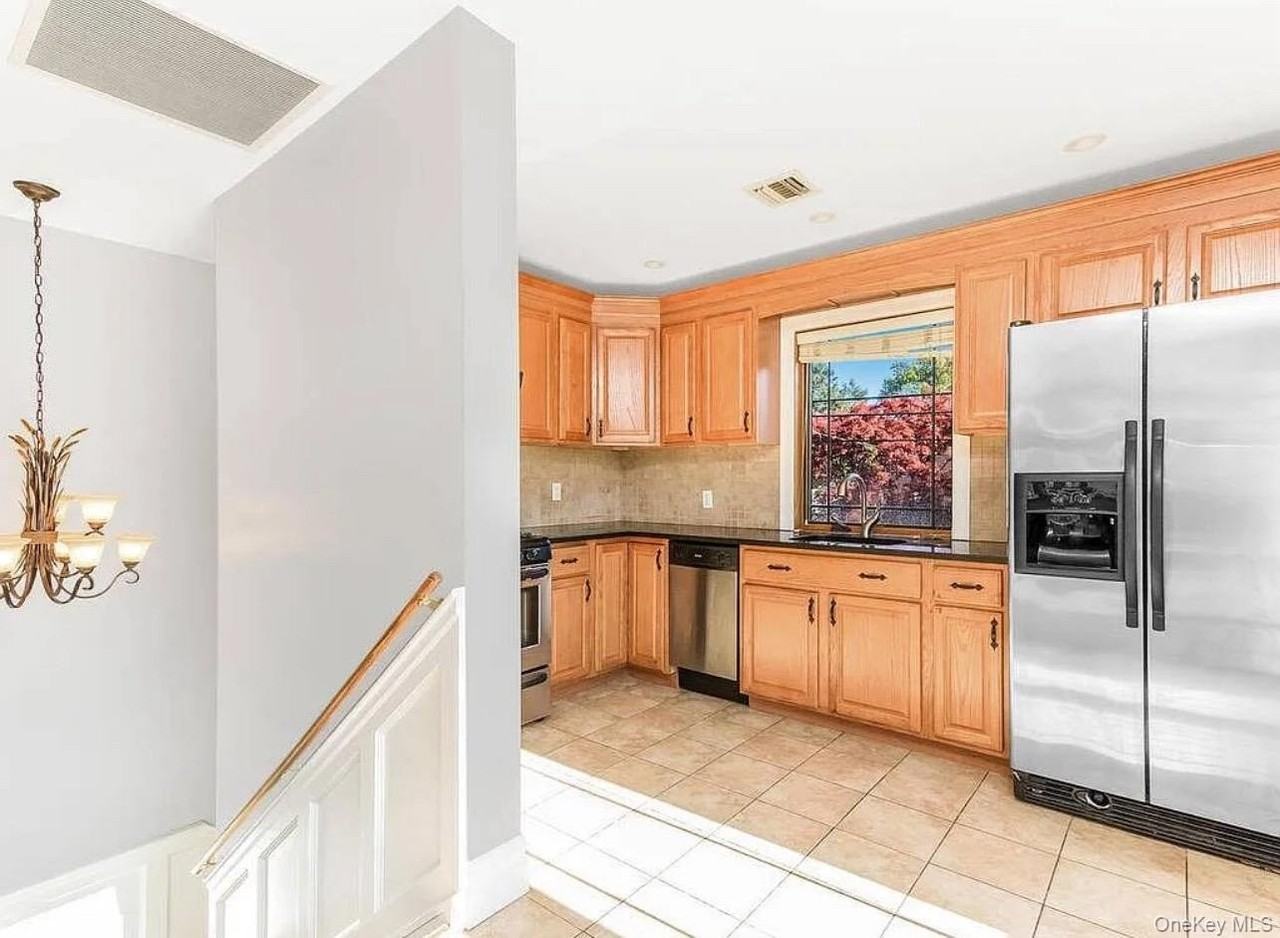 113 Maple Pl 2nd Fl #2ndFL - Photo 2 of 17