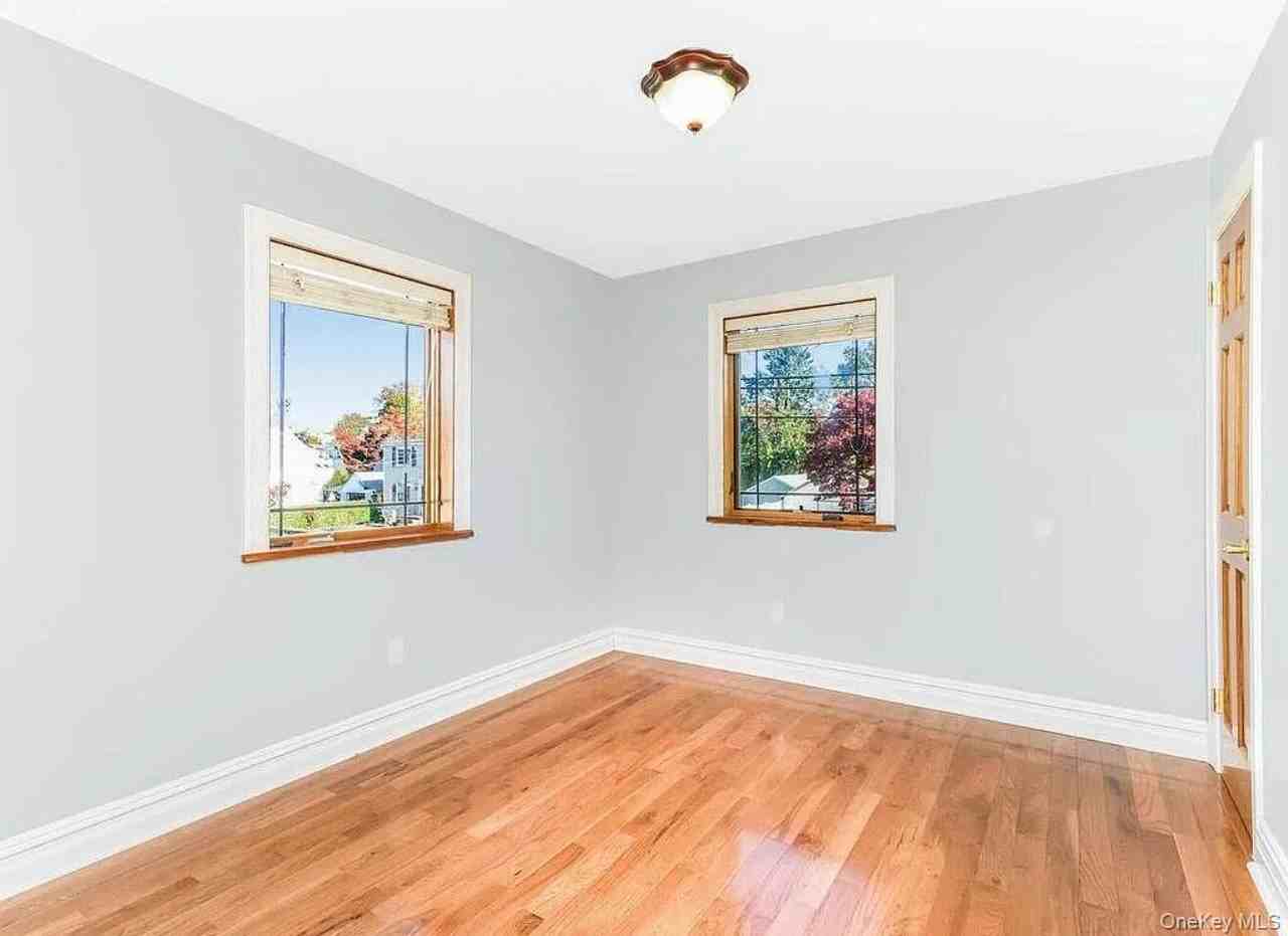 113 Maple Pl 2nd Fl #2ndFL - Photo 7 of 17