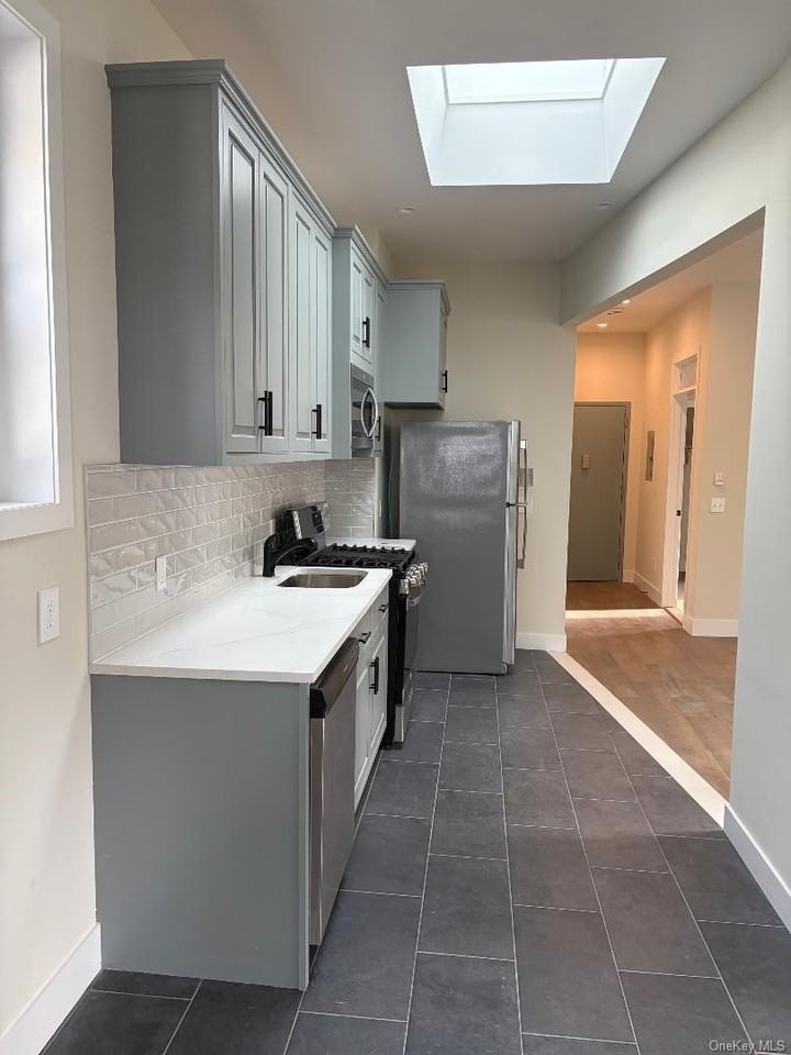 687 Nepperhan Ave - Photo 3 of 6