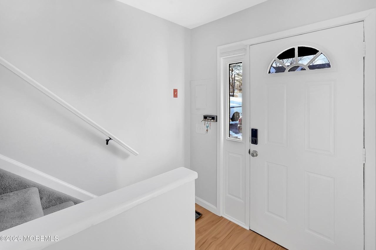 51 Queens Way - Photo 3 of 20